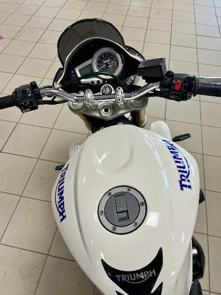 STREET TRIPLE 675