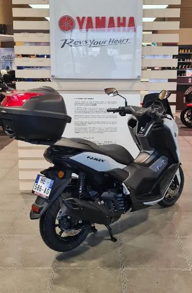 NMAX 125 TECH MAX