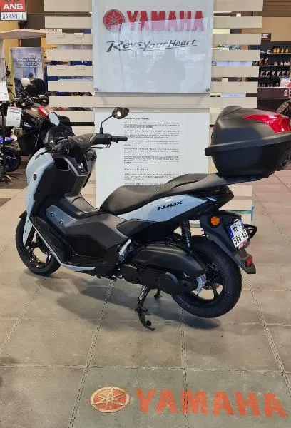 NMAX 125 TECH MAX