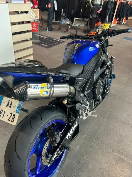 YZF 1000 R1