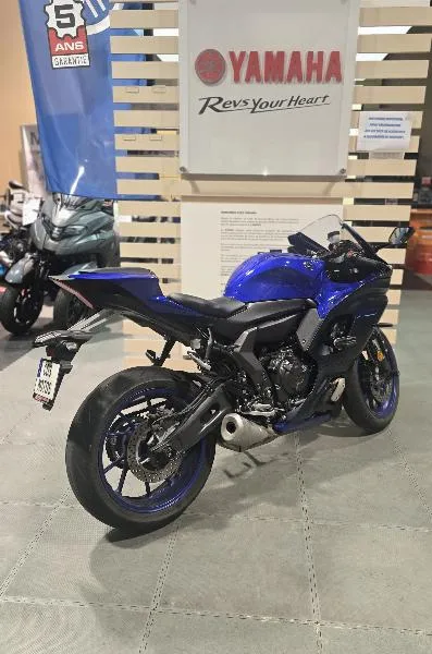 YZFR7