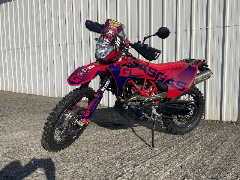 ES 700
