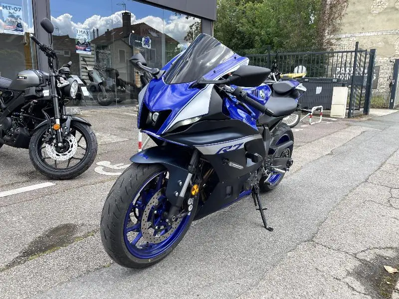 YZFR7