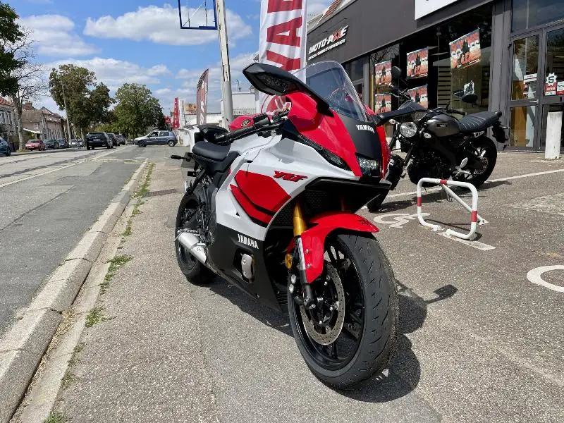 YZFR7