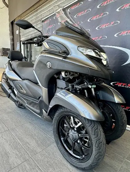 TRICITY 300