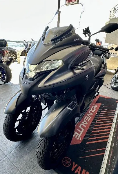 TRICITY 300