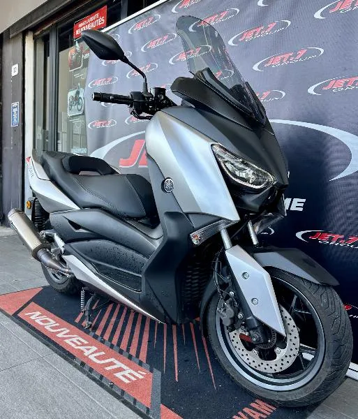 XMAX 125