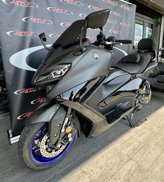 XP TMAX 560