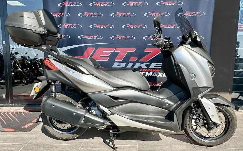 XMAX 300