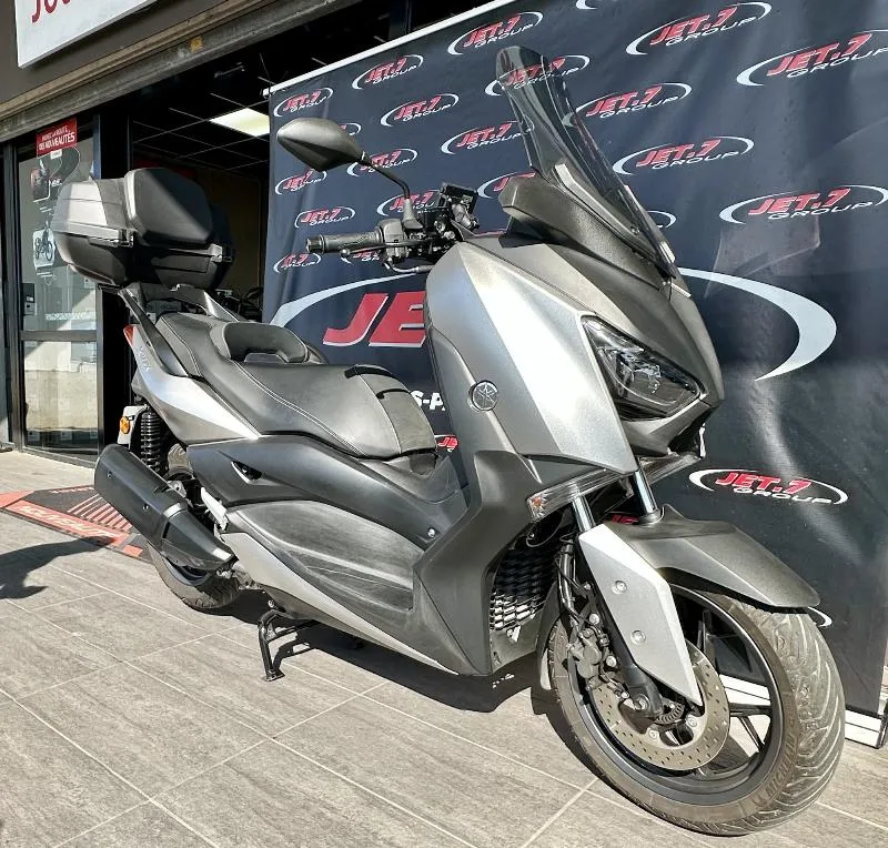 XMAX 300