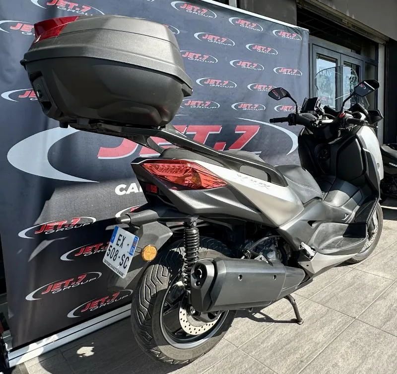 XMAX 300