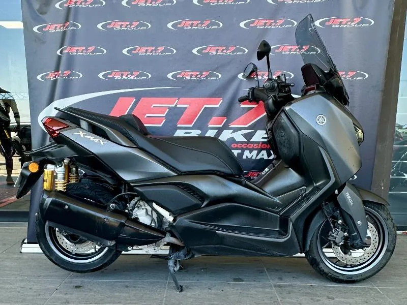 XMAX 300
