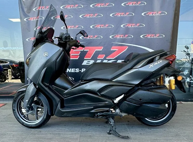 XMAX 300
