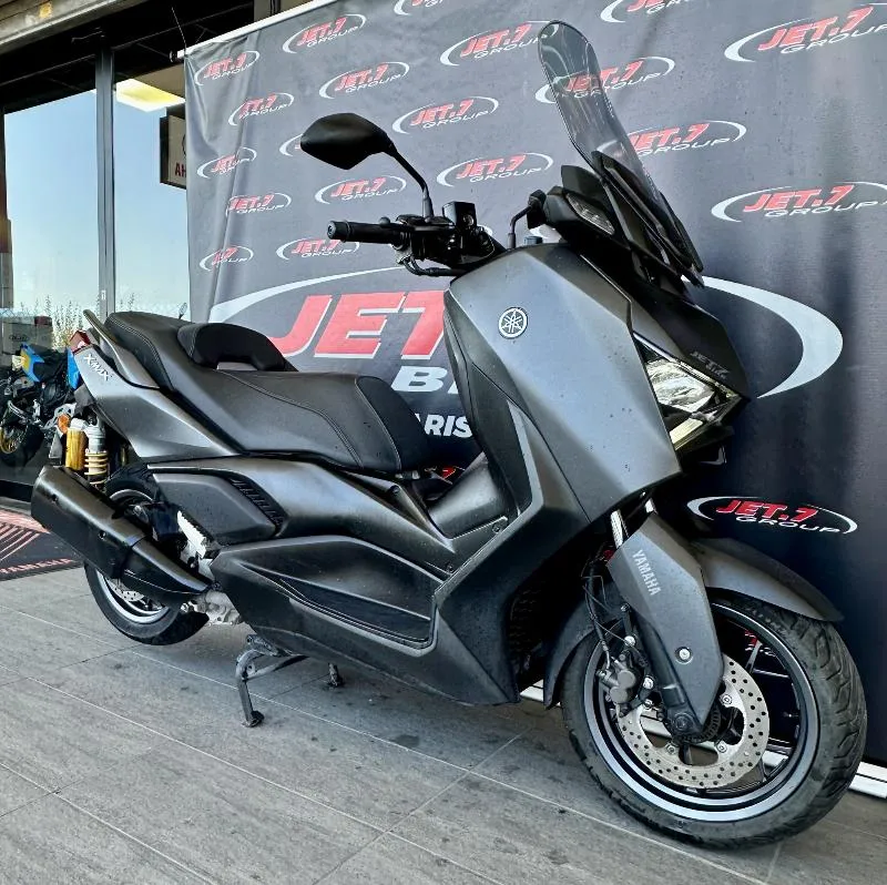 XMAX 300