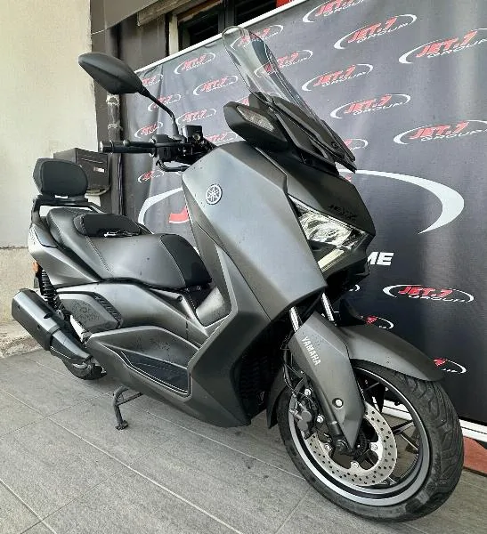 XMAX 300