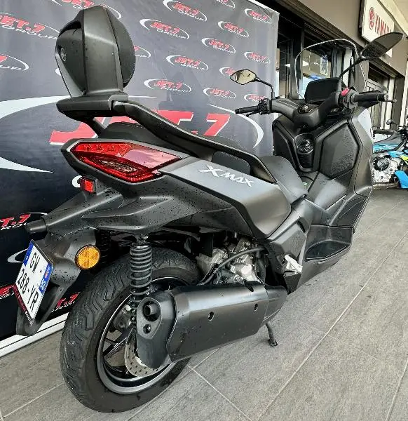 XMAX 300