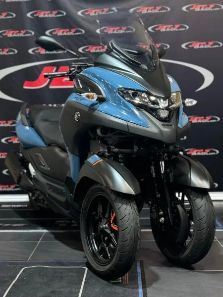 TRICITY 300