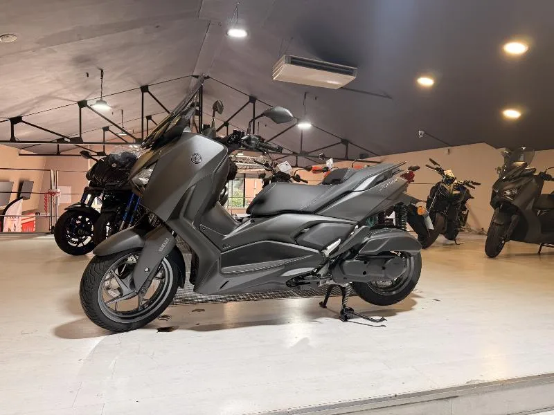 XMAX 125