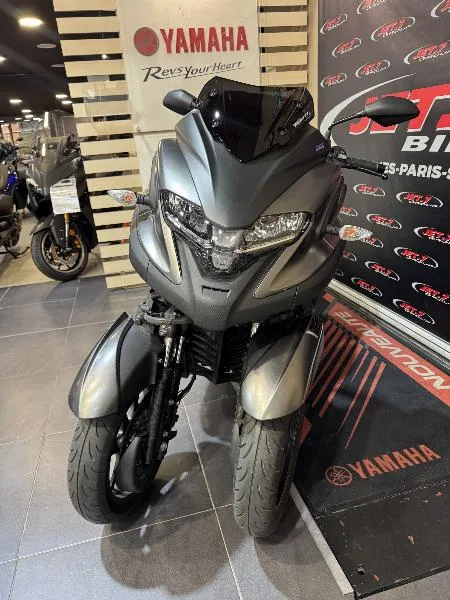 TRICITY 300