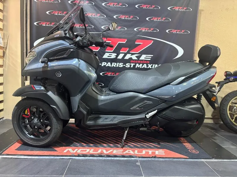TRICITY 300