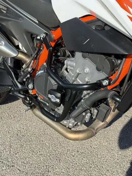 890 DUKE R