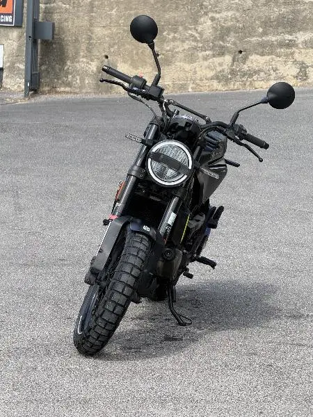 SVARTPILEN 125 ABS