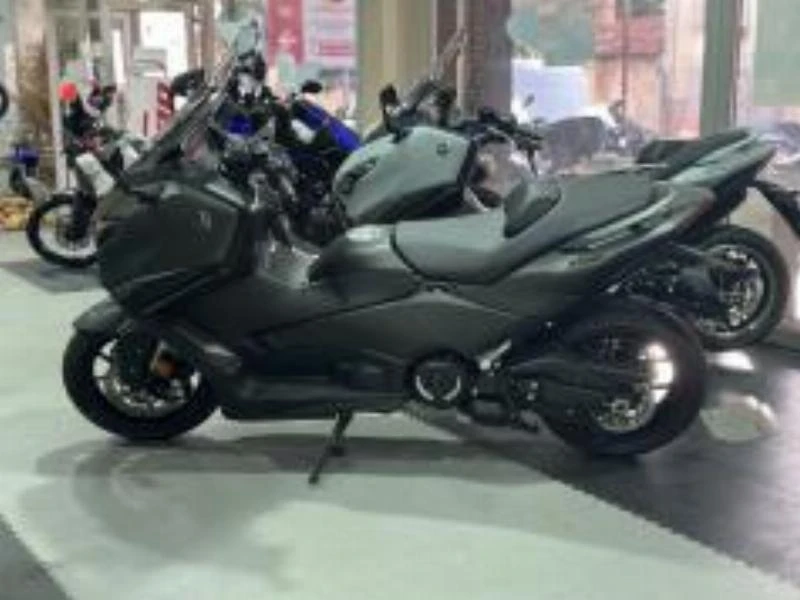 XP TMAX 560