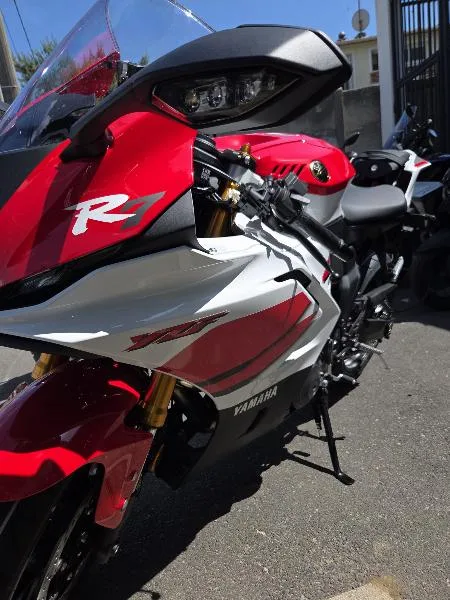 YZFR7