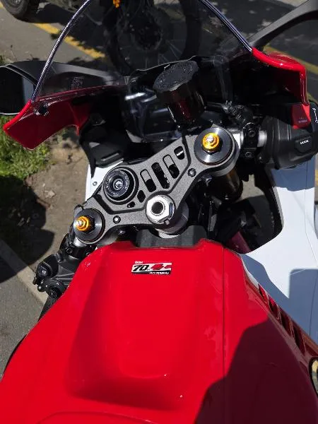 YZFR7