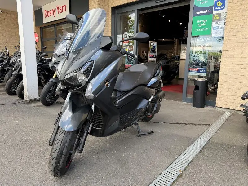 XMAX 125
