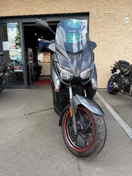 XMAX 125