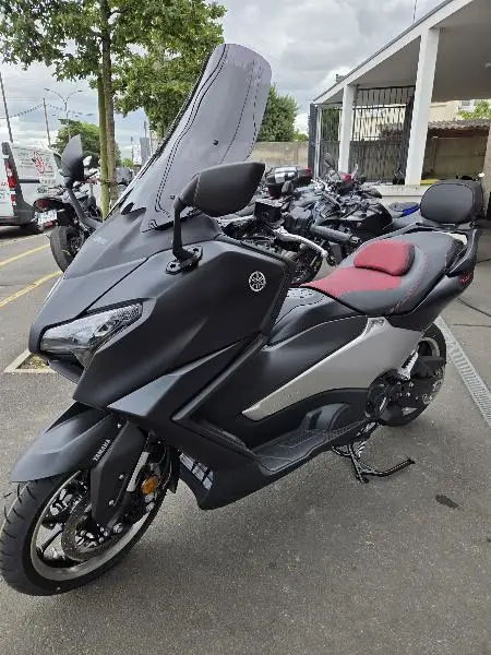 XP TMAX 560