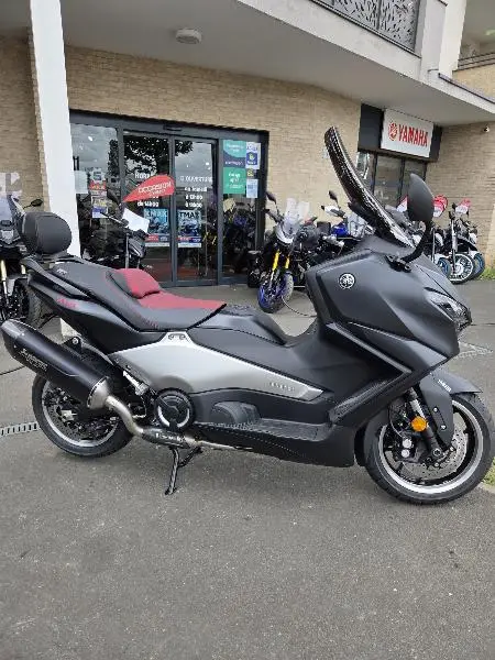 XP TMAX 560