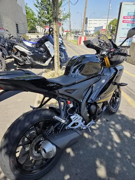 YZFR 125