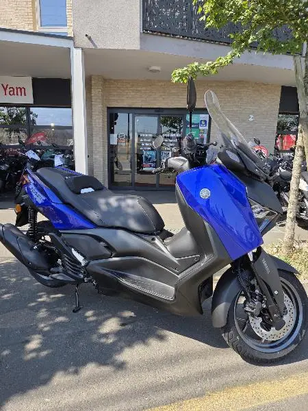 XMAX 125
