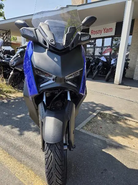 XMAX 125