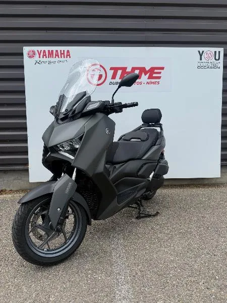 XMAX 300