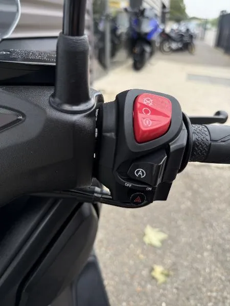 XMAX 125