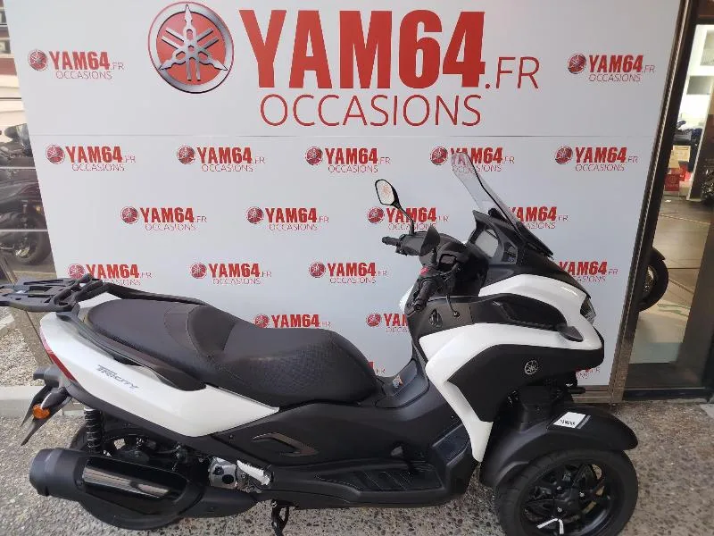 TRICITY 300