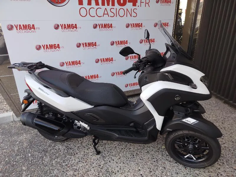 TRICITY 300