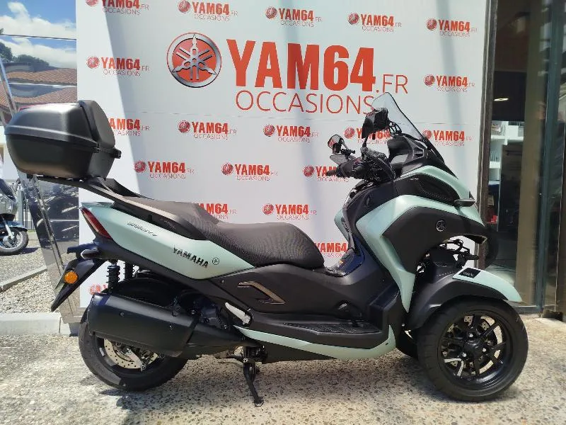 TRICITY 300