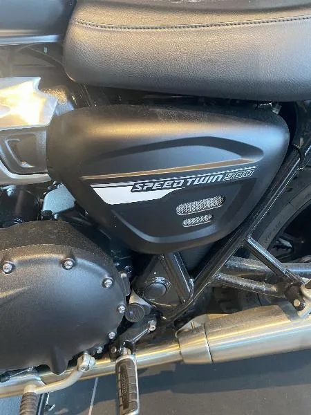 SPEED TWIN 900