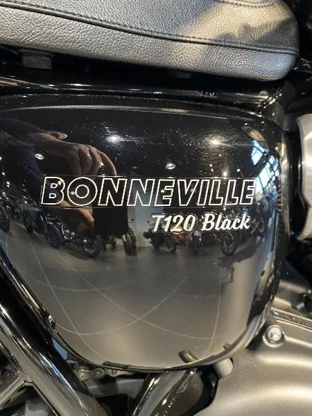 Bonneville T120 Black