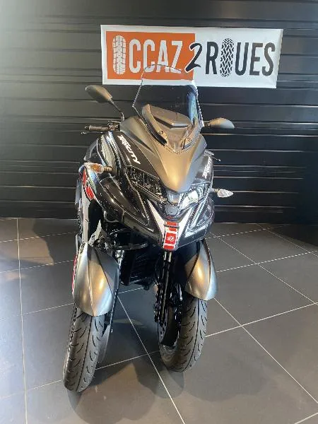 TRICITY 300