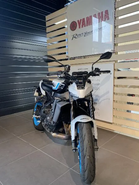 MT09