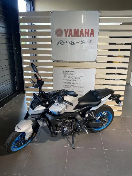 MT09