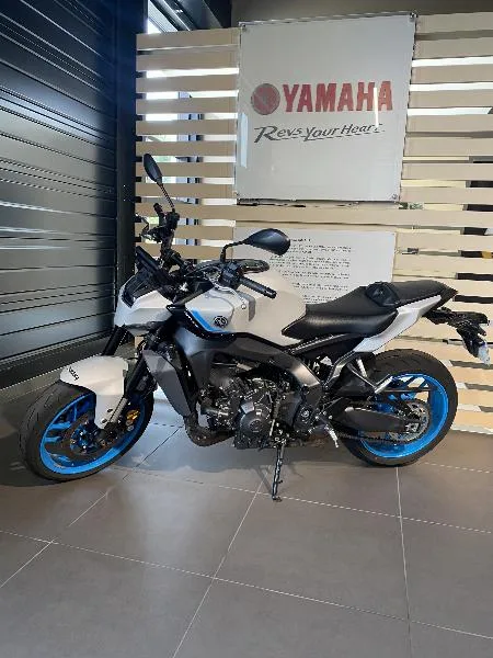 MT09