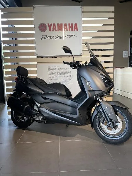 XMAX 300