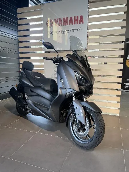 XMAX 300