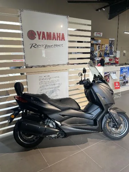 XMAX 300